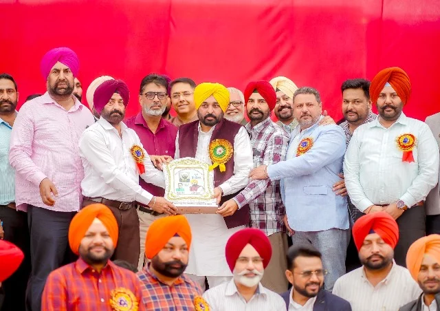 नौजवानों के विकास के लिए वचनबद्ध -CM