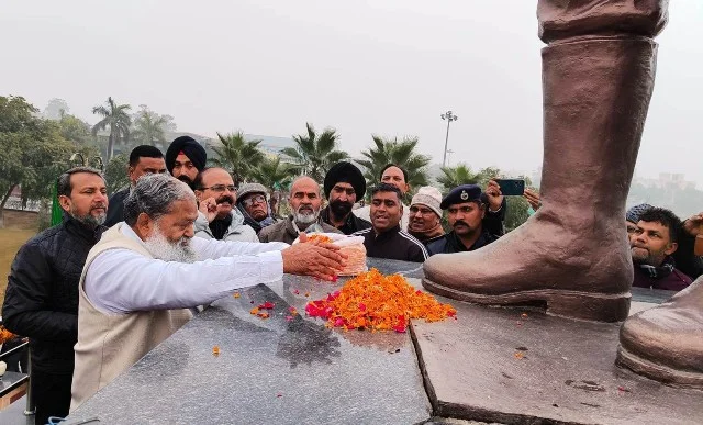 आजादी दिलाने में सुभाष चंद्र बोस का बहुत बड़ा योगदान - विज
