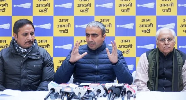 आप ने बेरोजगारी के मुद्दे पर सरकार पर साधा निशाना