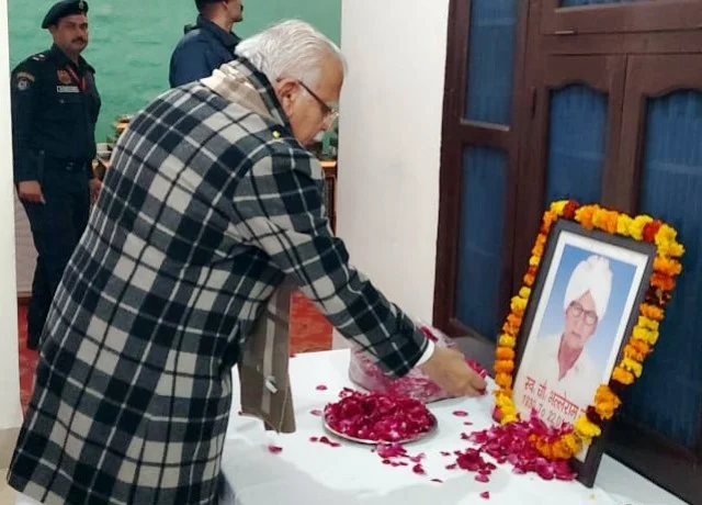 मुख्यमंत्री ने सांसद धर्मबीर सिंह के पिता के निधन पर जताया शोक