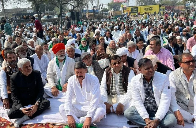 किसान महापंचायत में पहुंचे "आप" प्रदेश अध्यक्ष डॉ. सुशील गुप्ता