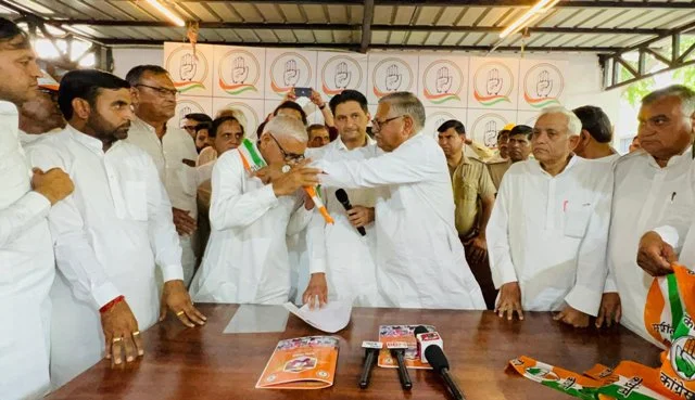 कांग्रेस ने दिया विरोधी दलों को झटका, करवाई ज्वाइनिंग