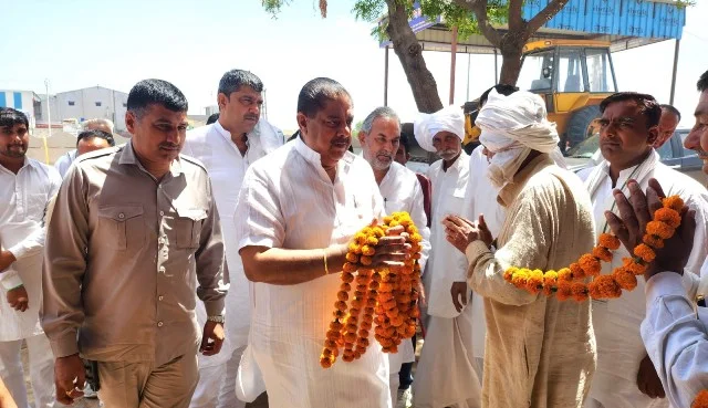 जन सेवा ही होता है राजनीति का सही मकसद - डॉ. अजय सिंह चौटाला