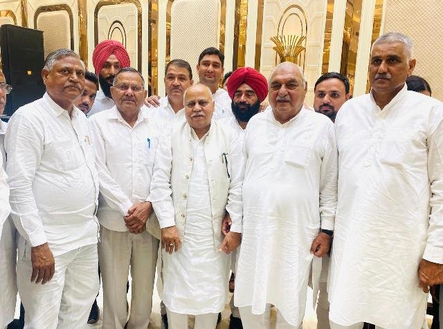 3 निर्दलीय विधायकों ने दिया कांग्रेस को समर्थन, संकट में बीजेपी