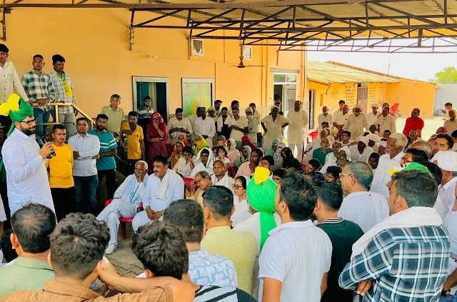 E.D.-C.B.I. के डर से हुड्डा भाजपा सरकार गिराना ही नहीं चाहते - दिग्विजय