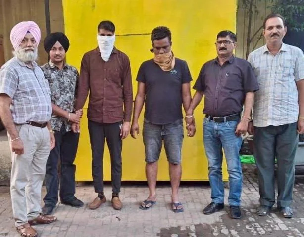 E.S.I. अस्पताल कर्मी व अन्य रिश्वत लेते काबू