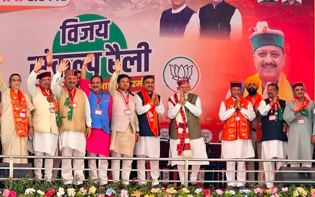 एक तरफ मोदी की गारंटी है और दूसरी तरफ कांग्रेस का बर्बादी का मॉडल - मोदी