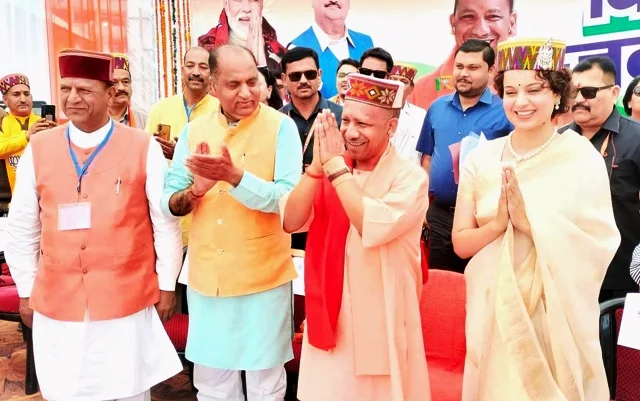 कांग्रेस के अंदर औरंगजेब की आत्मा घुस गई है - योगी