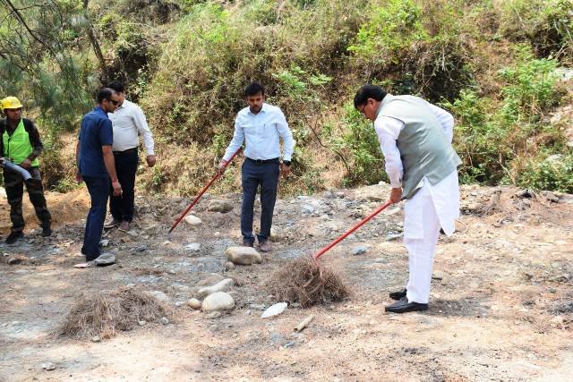 चार धाम यात्रा - मुख्यमंत्री ने रुद्रप्रयाग में लिया तैयारियों का जायजा