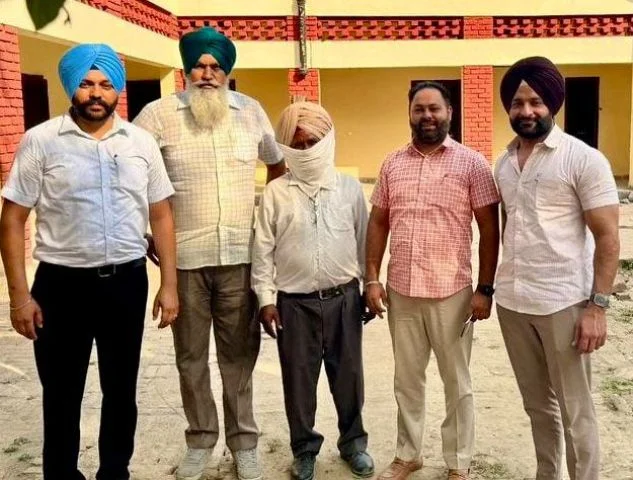 जंगलात बेलदार रिश्वत लेते गिरफ्तार