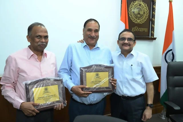 दो आईएएस अधिकारी हुए रिटायर