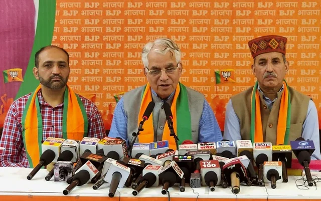 धधक रहे जंगल, सरकार चुनावों में व्यस्त - भारद्वाज