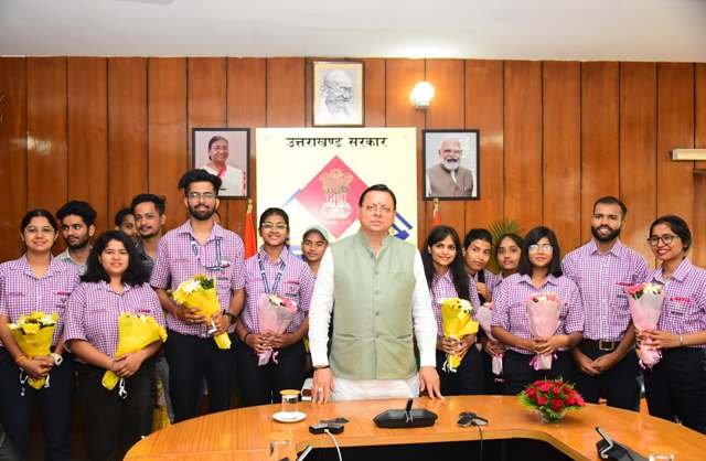 मुख्यमंत्री ने जापान में जॉब के लिए चयनित युवाओं से की मुलाकात