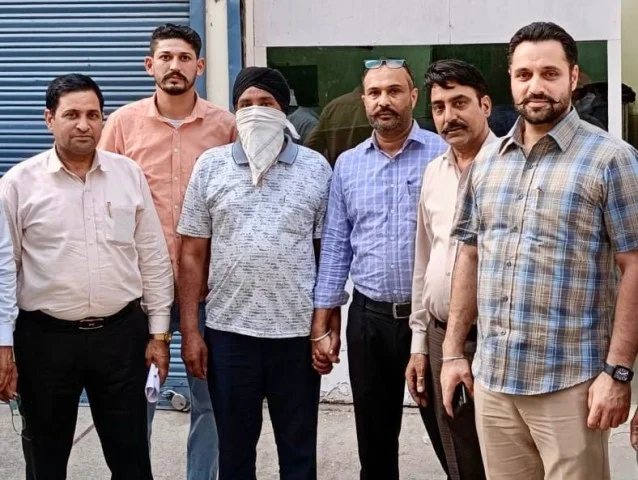 रिश्वत लेता पूर्व पंचायत मैंबर गिरफ्तार