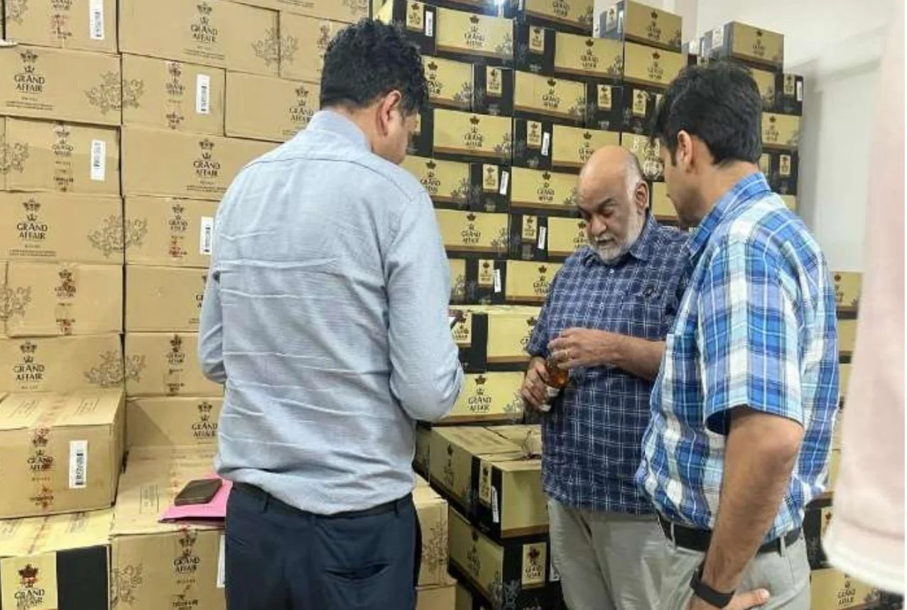 शराब तस्करी और अवैध शराब बनाने पर कसा शिकंजा