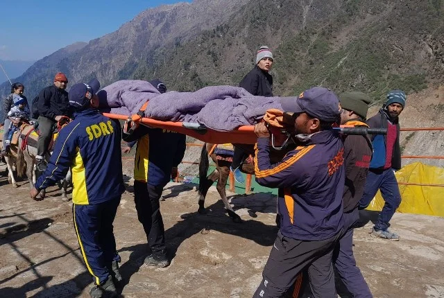 श्रद्धालुओं के लिए देवदूत साबित हो रहा अमला