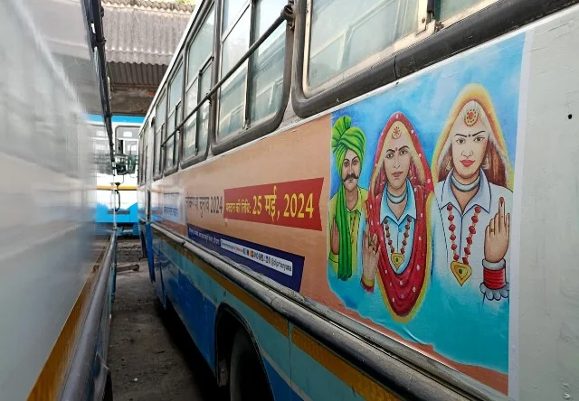 हरियाणा रोडवेज की बसें कर रही मतदान के लिए मोटिवेट