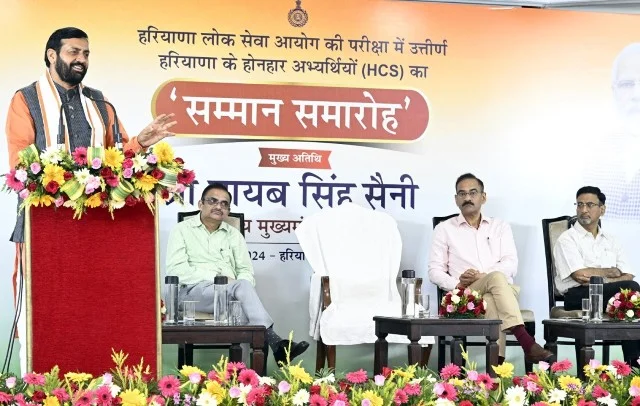 सीएम ने H.C.S.-2023 के उत्तीर्ण अभ्यर्थियों को किया सम्मानित