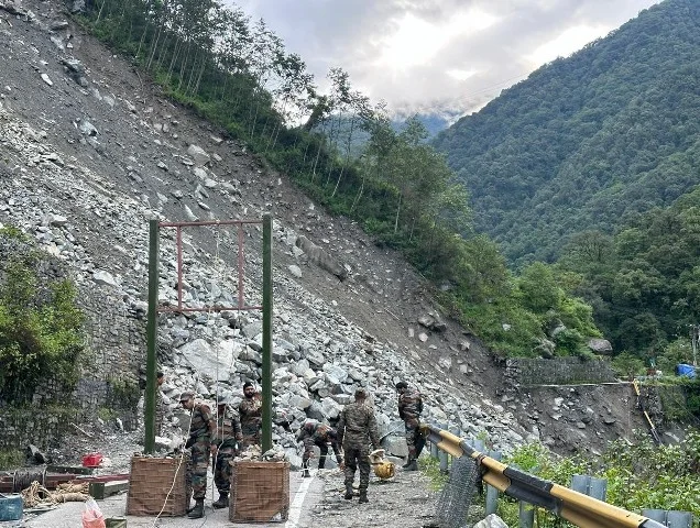 सीएम धामी लगातार कर रहे रेस्क्यू ऑपरेशन की मॉनिटरिंग