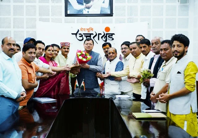 सीएम ने की चार धाम के पुरोहितों, टूर ऑपरेटरों से मुलाकात