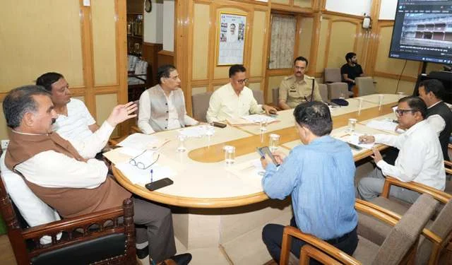 सीएम ने बादल फटने से हुए नुकसान पर बुलाई आपात बैठक