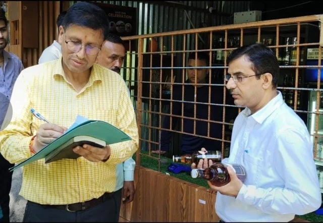 सीएम के निर्देश पर शराब के ठेकों पर ताबड़तोड़ छापेमारी