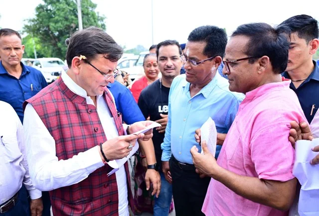 सीएम धामी ने सुनी जमसस्याएं