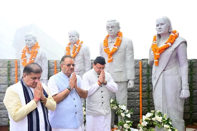 सीएम पहुंचे मसूरी के शहीद स्मारक