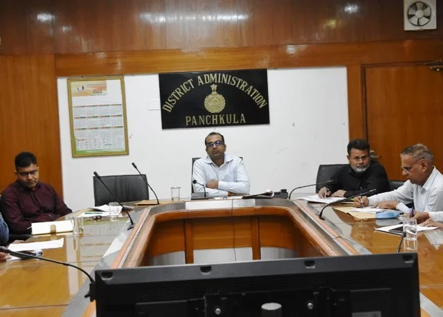 पराली के मुद्दे पर सुप्रीम कोर्ट के निर्णय पर अमल करें जिला प्रशासन