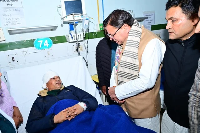 सीएम ने भीमताल बस दुर्घटना के घायलों का हालचाल जाना