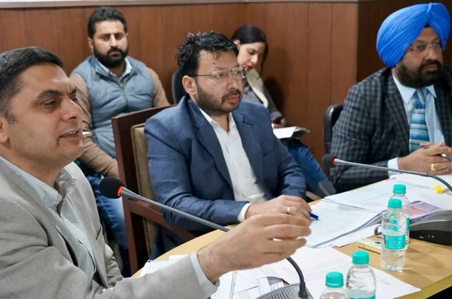 मंत्री ने दिए निगमों को फंड का उपयोग करने के निर्देश