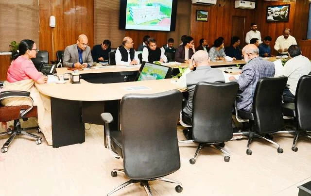 मुख्य सचिव ने ईएफसी में विभिन्न प्रस्तावों को अनुमोदन दिया