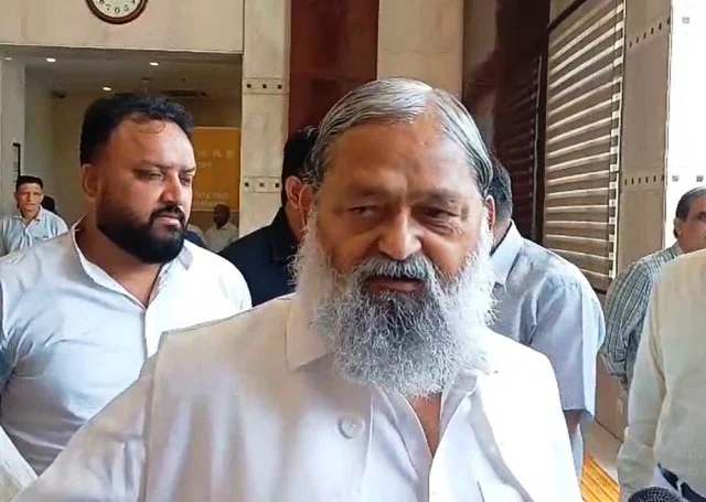 बिजली की लाइन के नीचे गैस पाइप लाइन न हो - विज