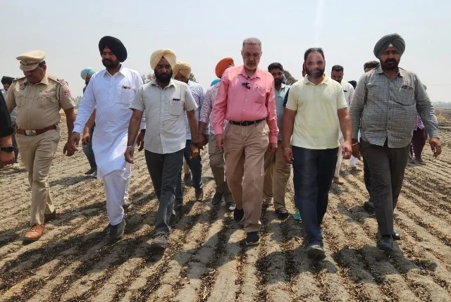 राज्य सरकार किसानों के साथ खड़ी है - मंत्री