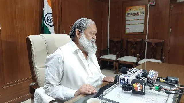 ‘‘इनको (कांग्रेस) हिंदुस्तान में रहने का भी अधिकार नहीं ’’- विज