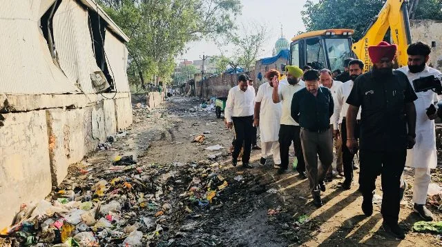 चल रहे प्रोजेक्टों की समीक्षा कर मंत्री ने दिए त्वरित कार्यवाही के आदेश