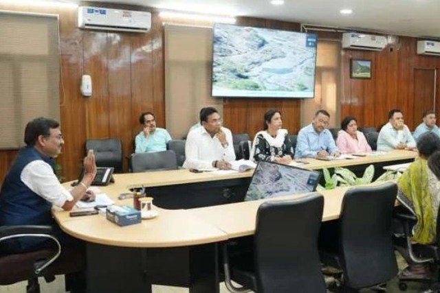 जल संरक्षण हेतु चेक डैम निर्माण को मिली प्राथमिकता - CS
