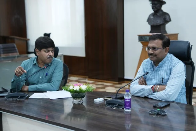 प्राथमिकता के आधार पर प्रोजेक्ट्स शुरू करने के निर्देश