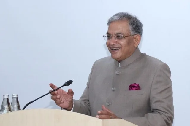 मतदान केंद्रों पर मोबाइल जमा सुविधा की घोषणा