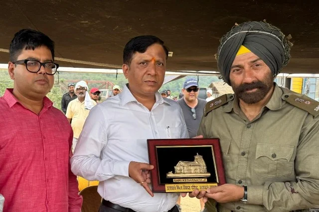 सनी देओल से मुलाकात में उत्तराखंड की फिल्म नीति पर हुई चर्चा - तिवारी