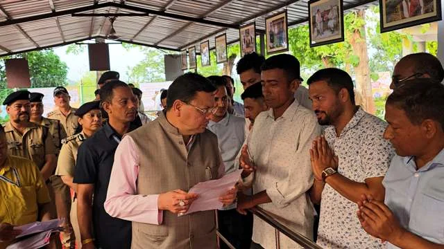 सीएम धामी ने बनबसा के लोगों की सुनी समस्याएं