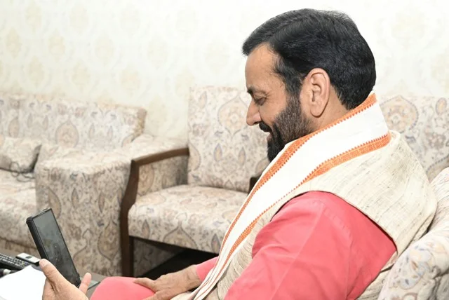 सैनी ने हरियाणा विद्यालय शिक्षा बोर्ड के टॉपर्स से की बात