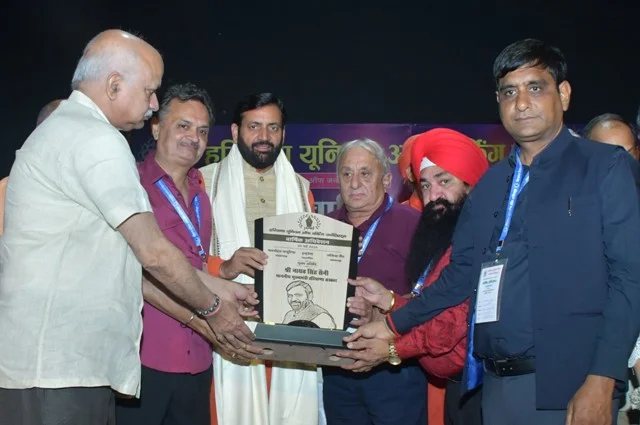 हरियाणा यूनियन ऑफ वर्किंग जर्नलिस्ट्स के वार्षिक अधिवेशन में पहुंचे मुख्यमंत्री