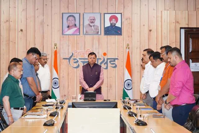उत्तराखंड सरकार ने अहमदाबाद विमान दुर्घटना पीड़ितों को दी श्रद्धांजलि