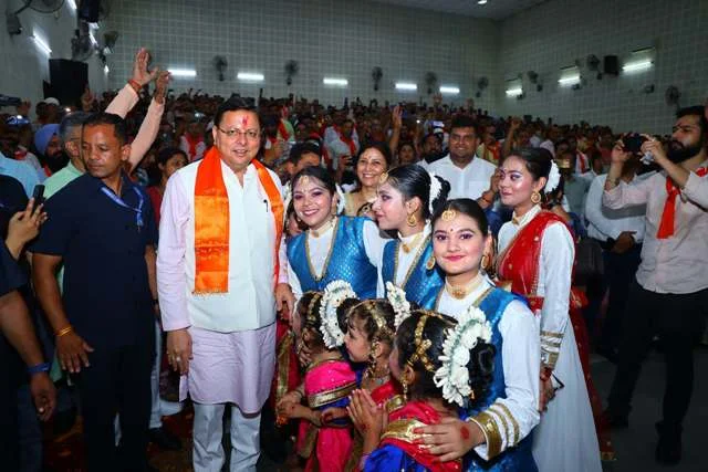 मुख्यमंत्री ने युवा कार्यकर्ताओं को संबोधित किया