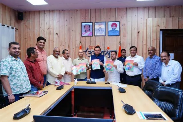 ललित शौर्य की पुस्तक का CM धामी ने विमोचन किया