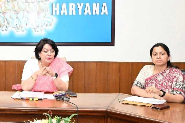 हरियाणा में शराब दुकानों की नीलामी में बिना डर भाग लेने की अपील
