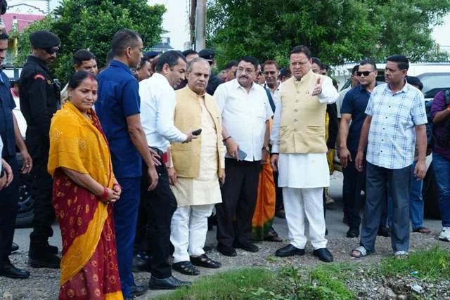 अतिवृष्टि से हुए नुकसान का जायजा लेने पहुंचे धामी