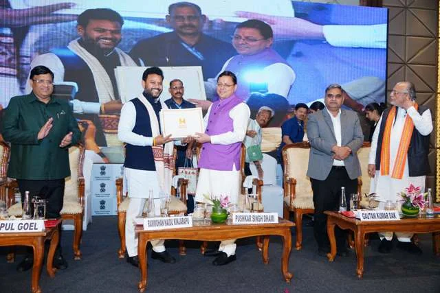 सीएम धामी ने नागर विमानन सम्मेलन में केंद्रीय मंत्री नायडू का किया स्वागत