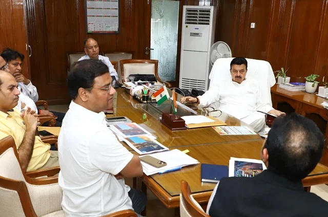 नई आईएमटी और उद्योग योजनाओं पर चर्चा के लिए हुई बैठक